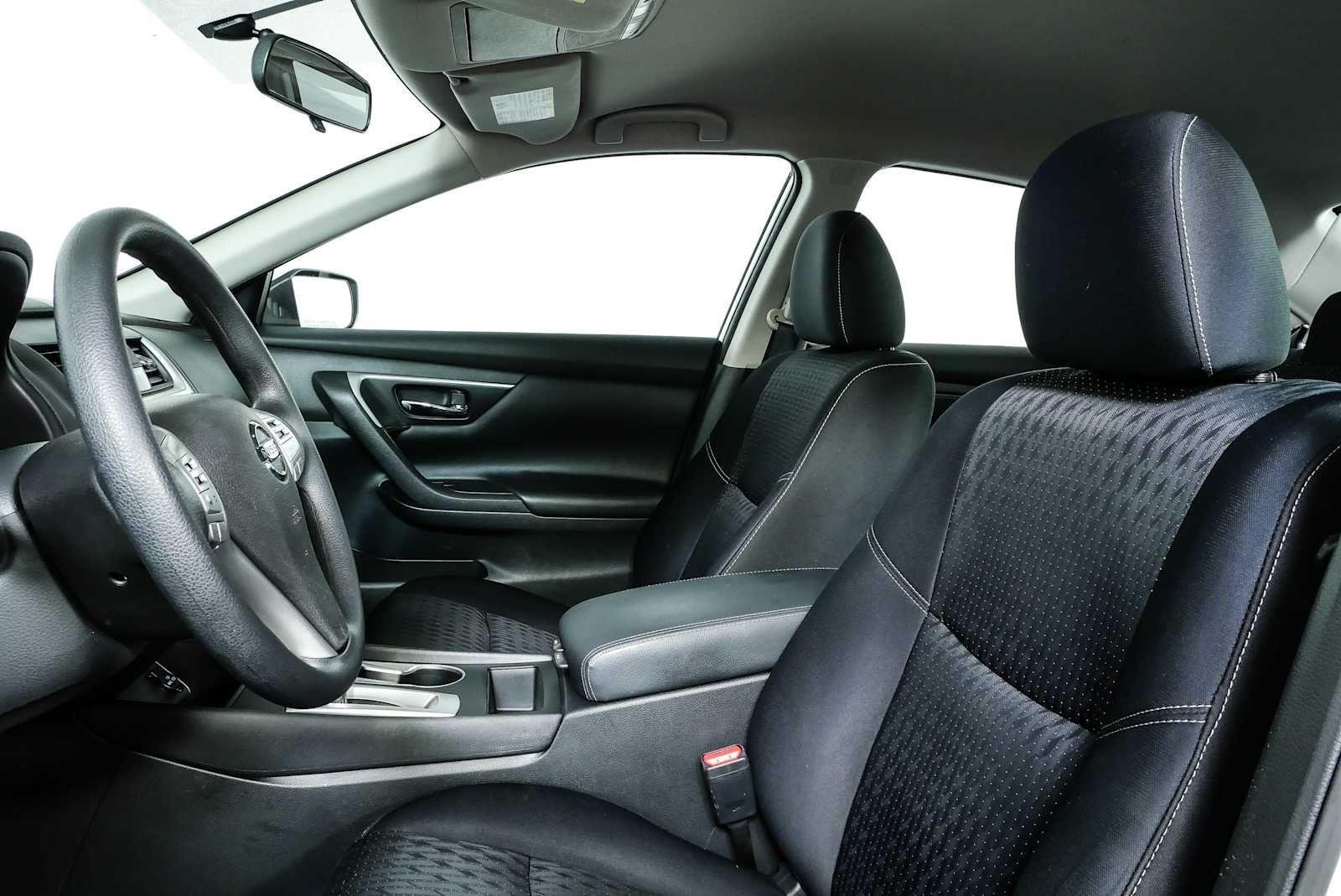 Used 2017 Pearl White Nissan 2.5 S image 5
