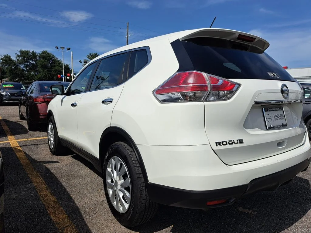 Used 2015 White Nissan S image 5