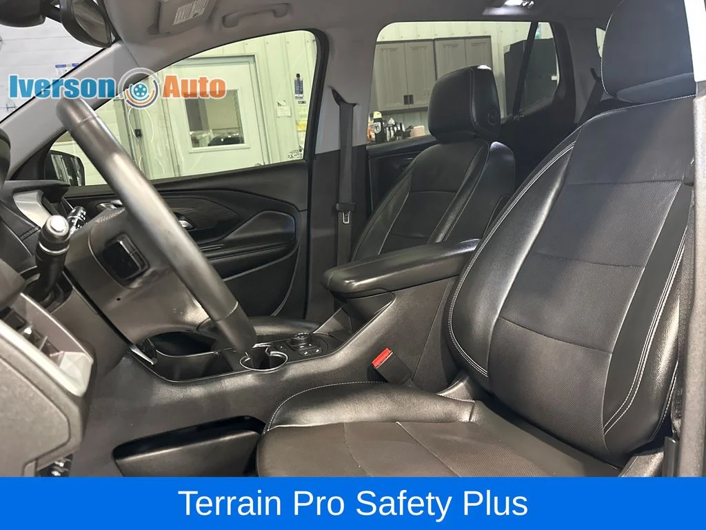 Used 2023 White GMC SLT image 17