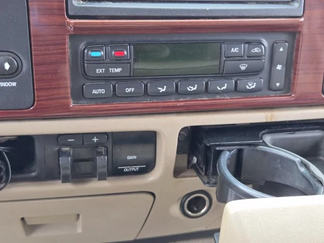 Used 2005  Ford Lariat image 22