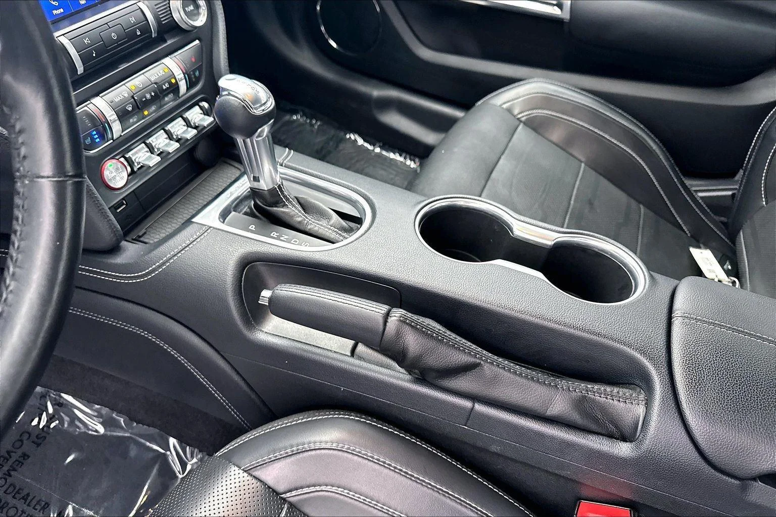 Used 2019 Magnetic Metallic Ford GT Premium image 17