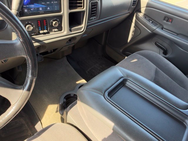 Used 2004 Beige GMC SLE image 21