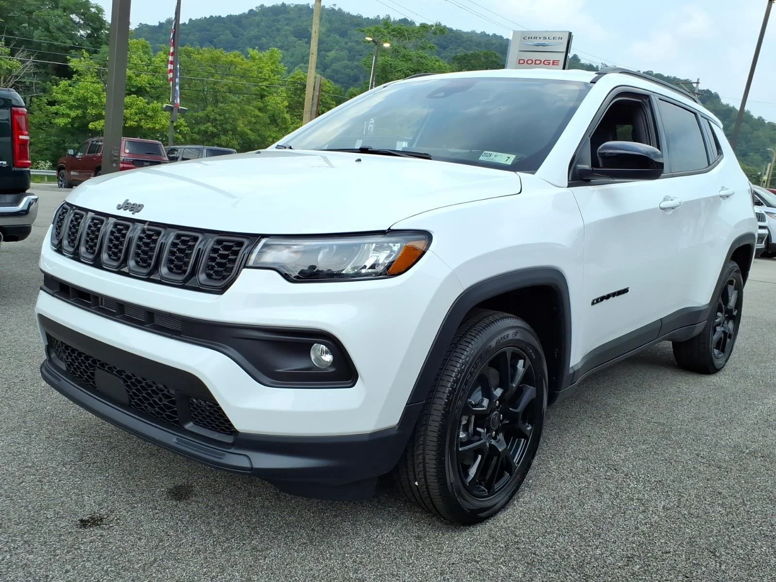 New 2026 Bright White Clearcoat Jeep Latitude Altitude image 2