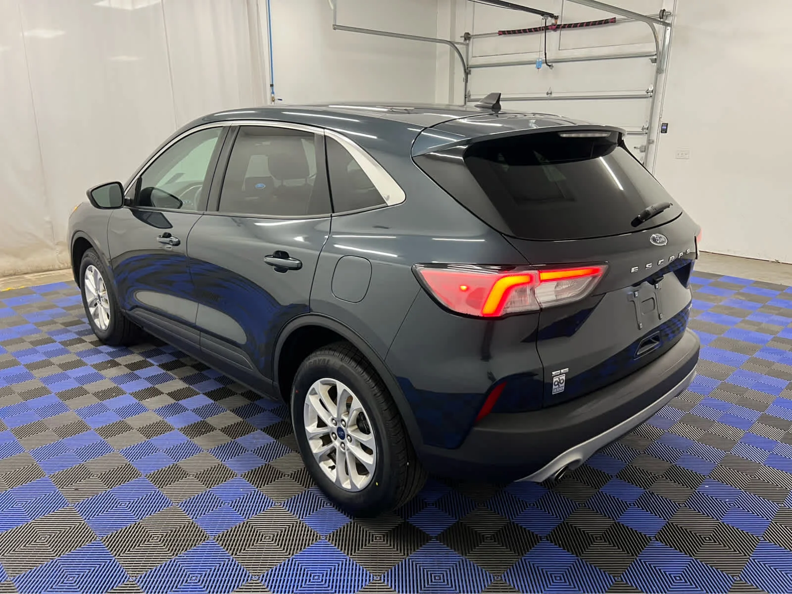 Used 2022 Stone Blue Metallic Ford SE image 4