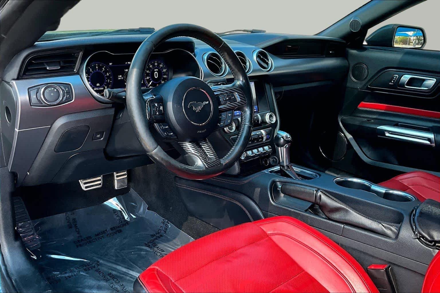 Used 2019 Magnetic Metallic Ford GT Premium image 17
