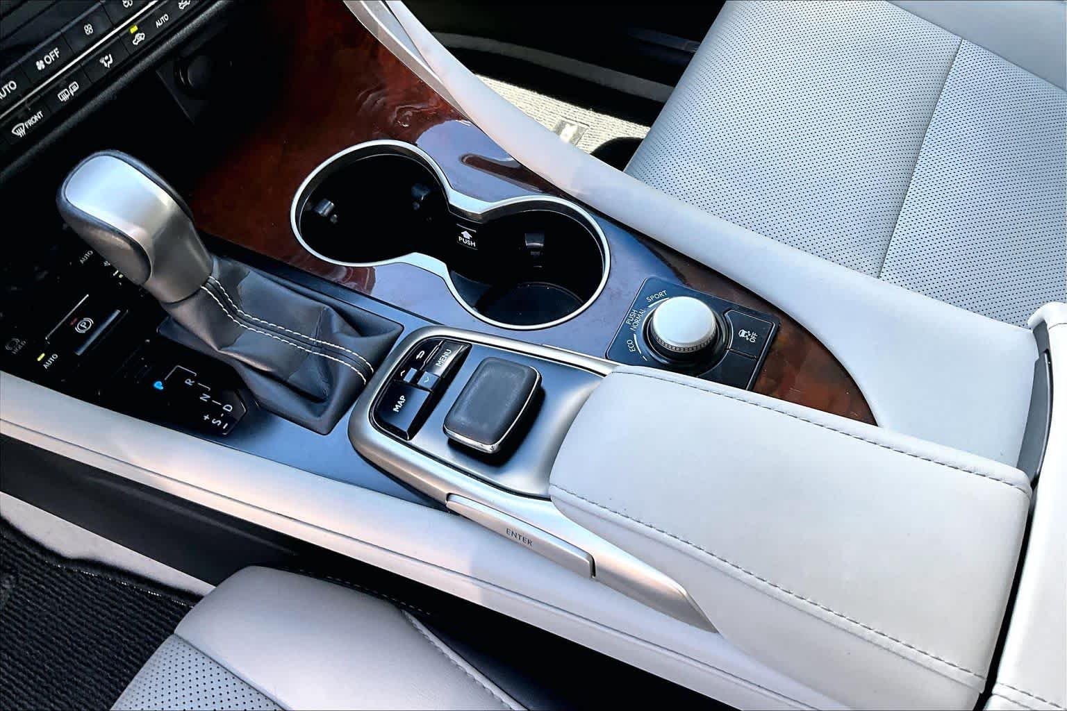 Used 2019 Eminent White Pearl Lexus  image 17