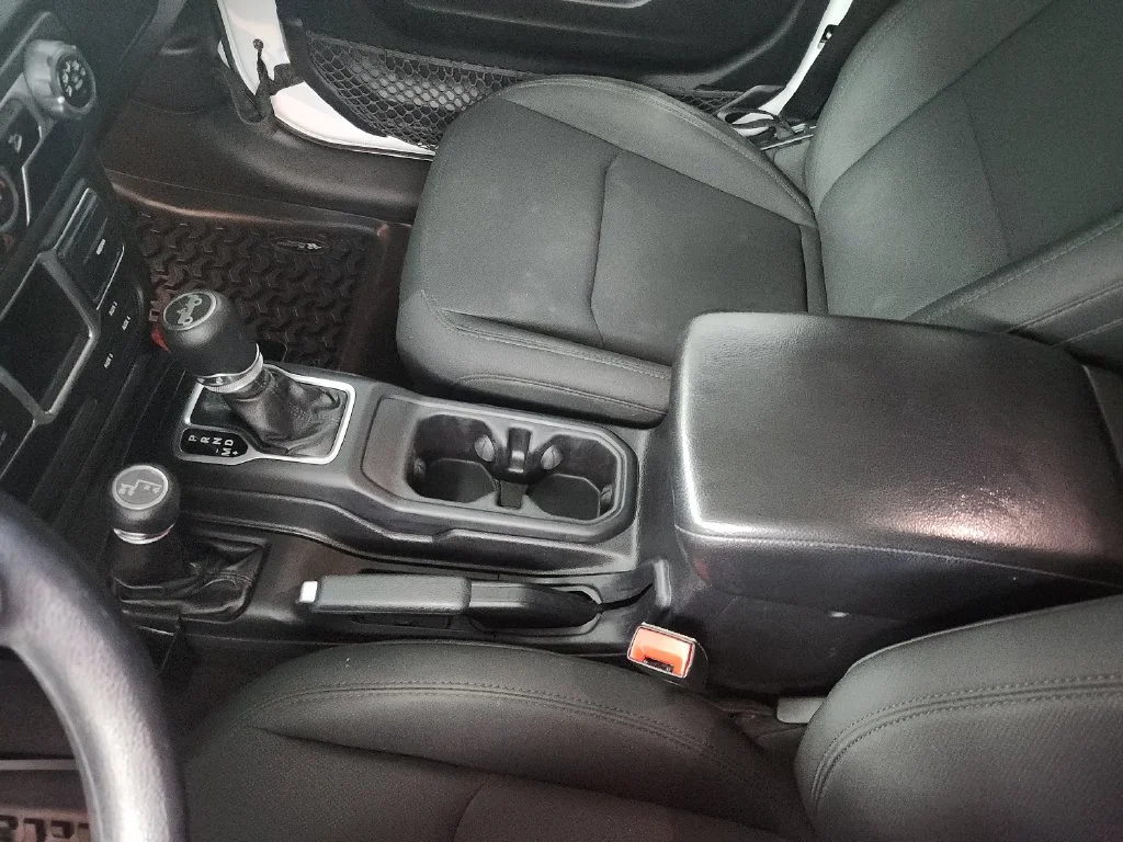 Certified Used 2018 White Jeep Unlimited Sport image 31