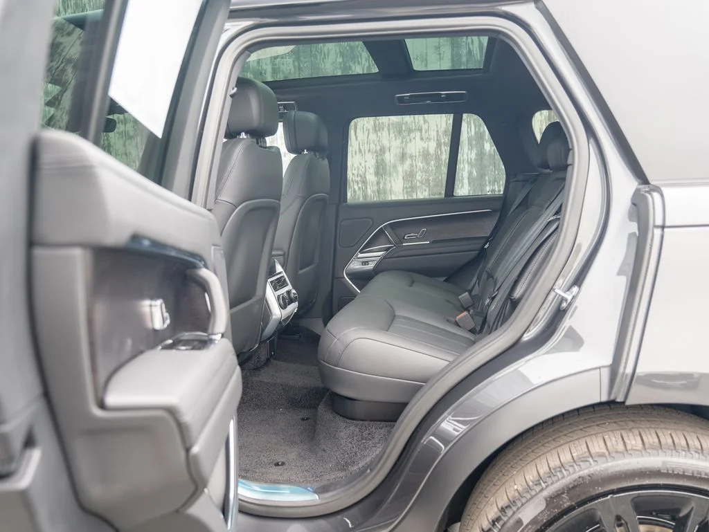 New 2026 Carpathian Grey Land Rover SE image 21