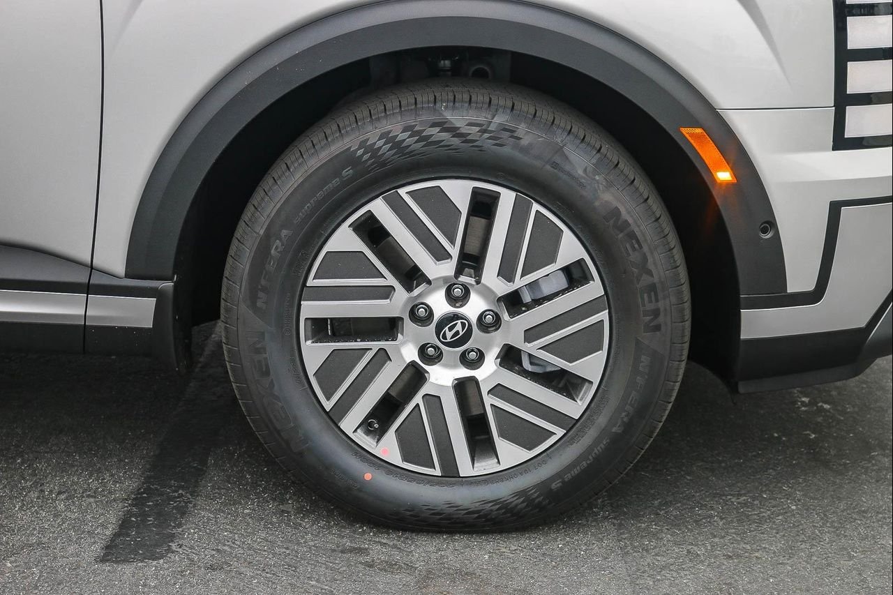 New 2026 Silver Hyundai SEL Premium image 38