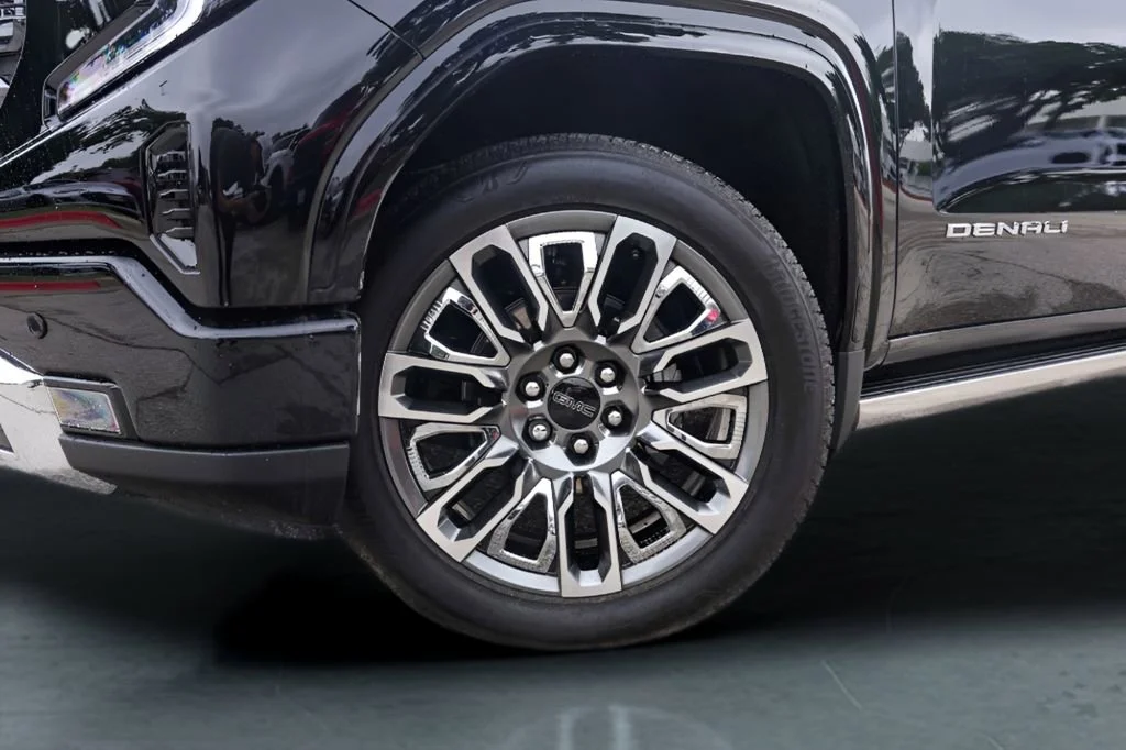 Used 2026 Onyx Black GMC Denali Ultimate image 4
