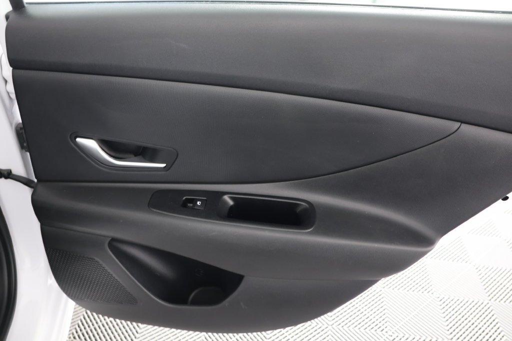 Used 2023 White Hyundai Blue image 27