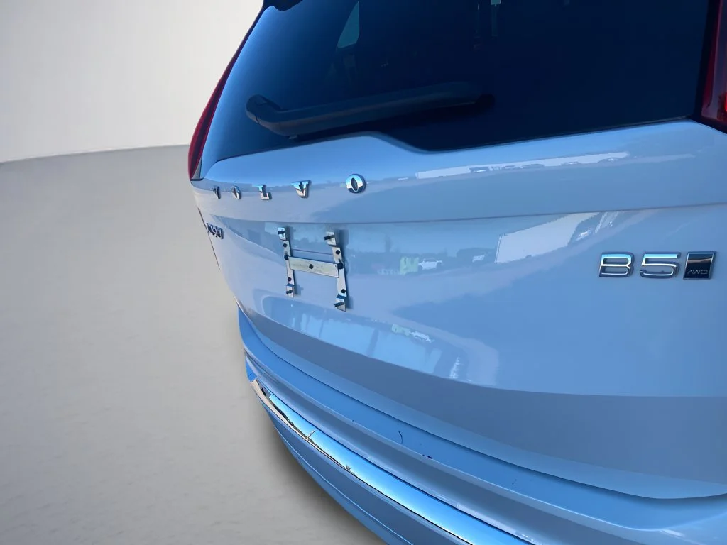 Used 2024  Volvo Plus Bright Theme image 45