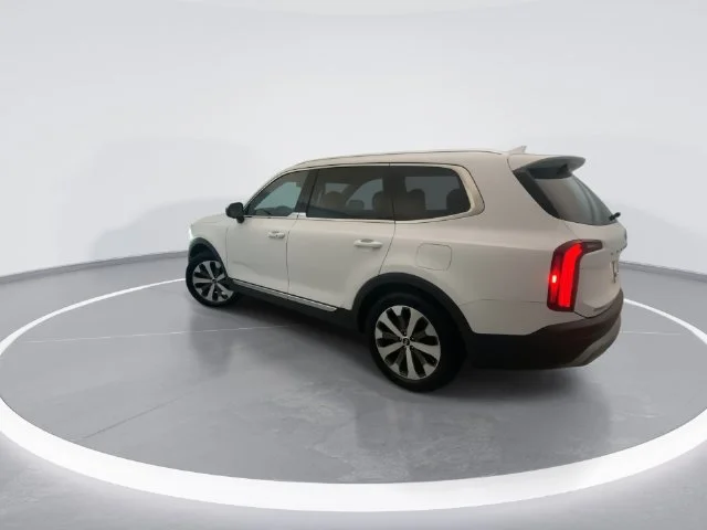 Used 2021 White Kia EX image 2