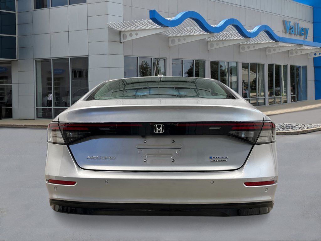 New 2026 Solar Silver Metallic Honda Touring image 4