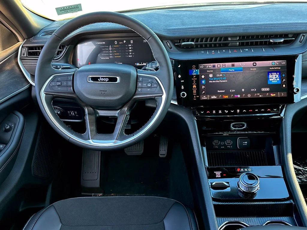 New 2027 Black Jeep Laredo Altitude image 21