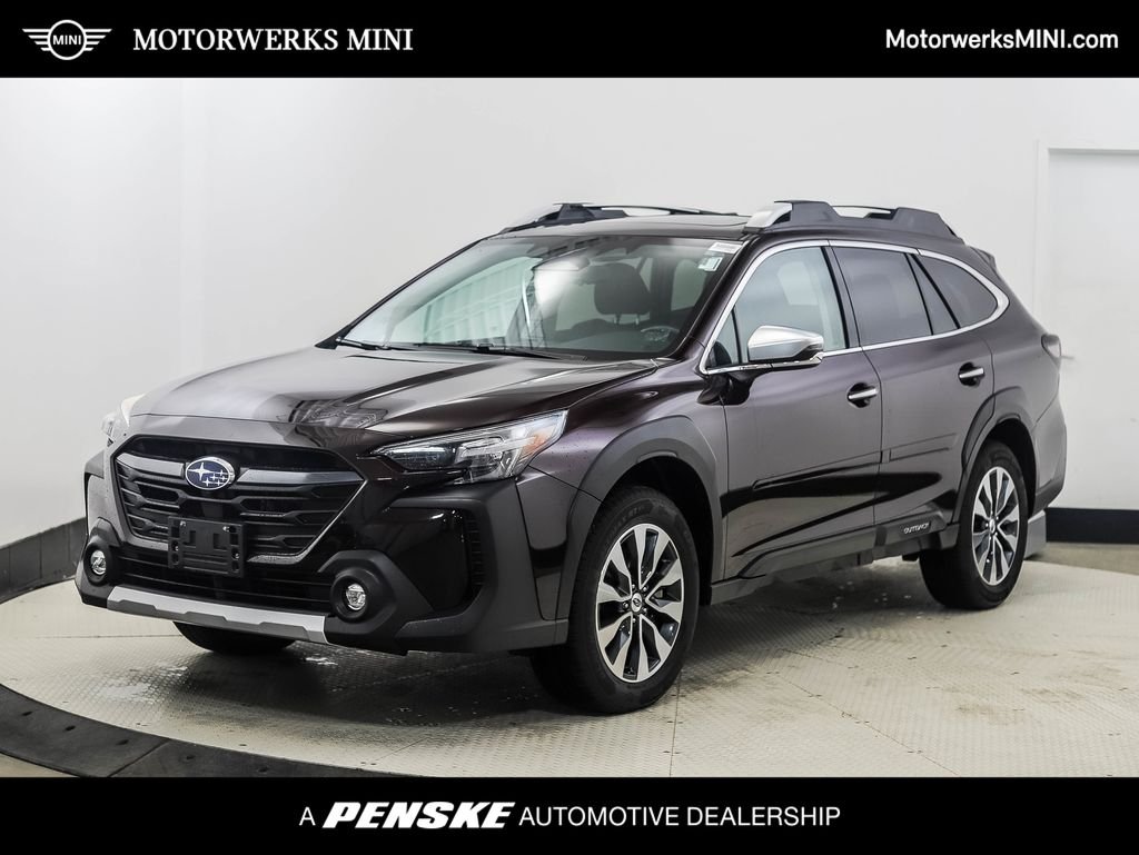 Used 2023  Subaru  image 1