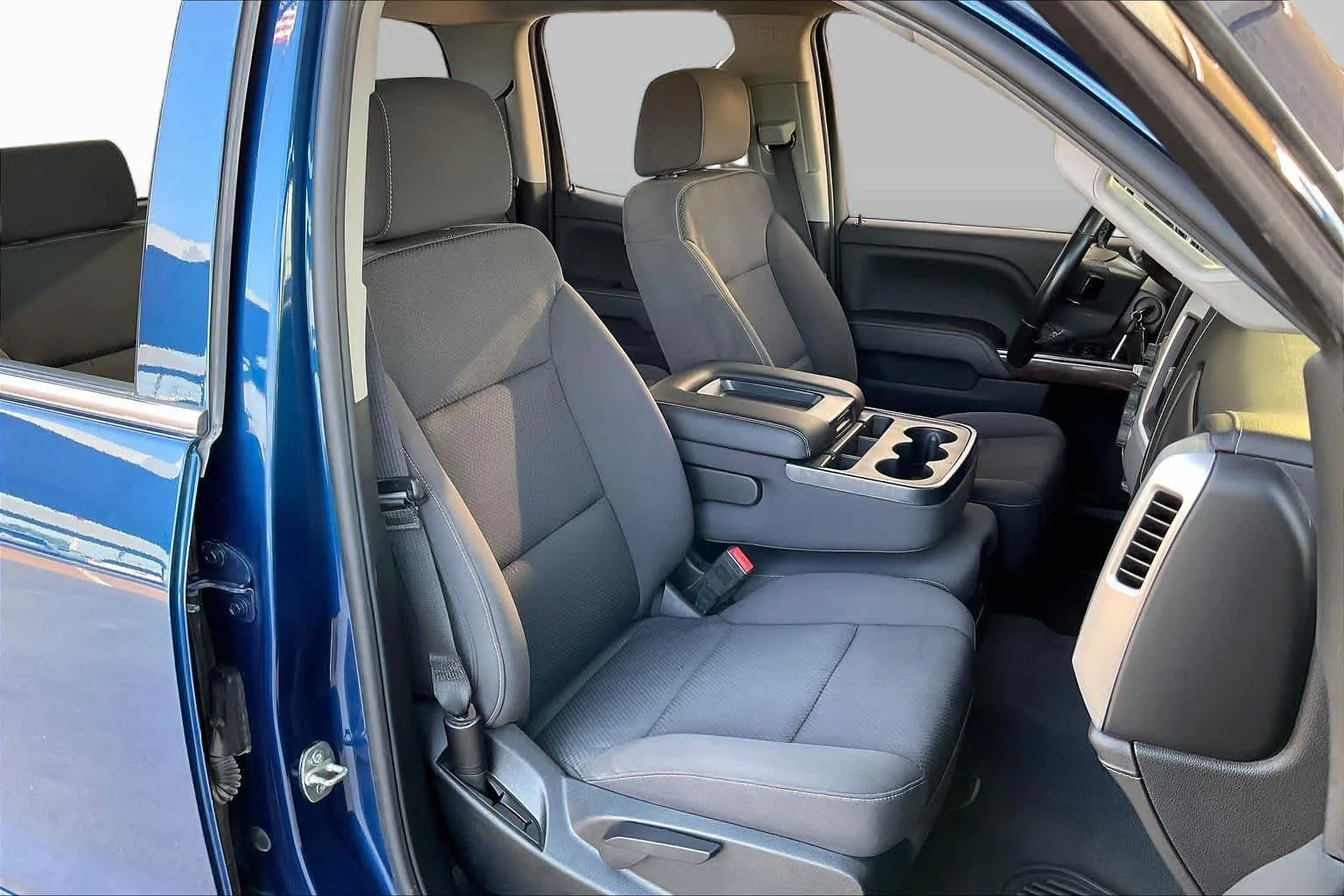 Used 2019 Stone Blue Metallic GMC SLE image 9