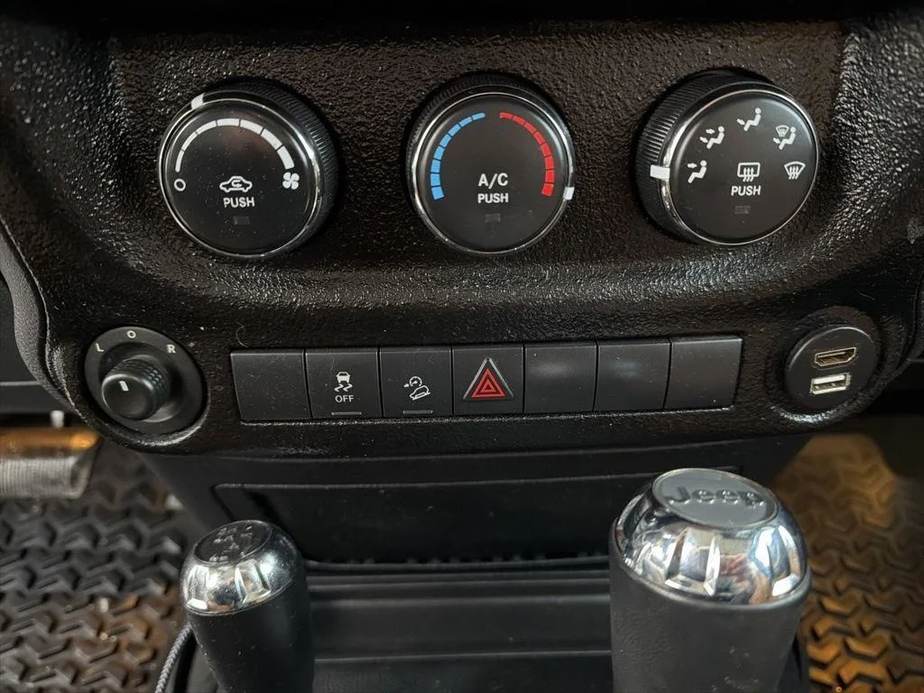 Used 2015 Silver Jeep Unlimited Sport image 50