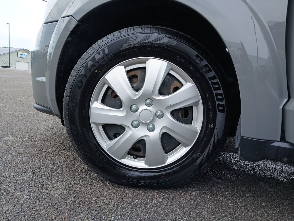 Used 2019 Gray Dodge SE image 26