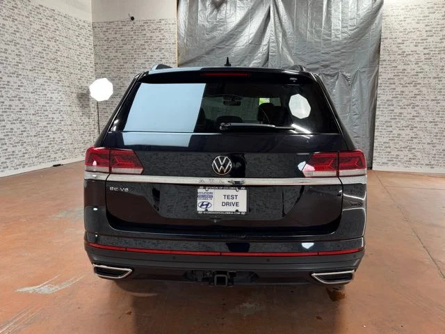 Used 2022 Black Volkswagen 3.6L V6 SE w/Technology image 5