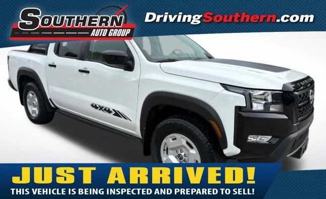 2024 Nissan Frontier SV Crew Cab 4X4 SWB's photo
