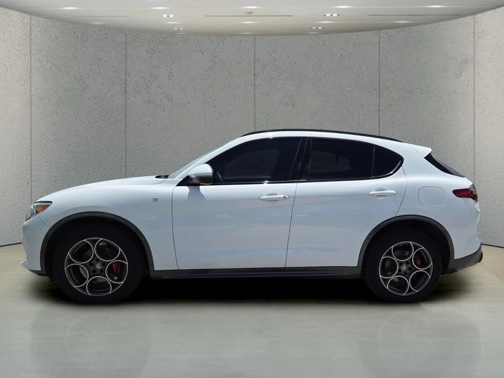 Certified Used 2022 Alfa White Alfa Romeo Ti image 9