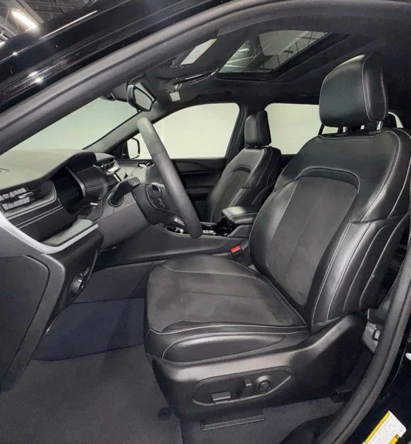Used 2023 Black Jeep Altitude X image 16