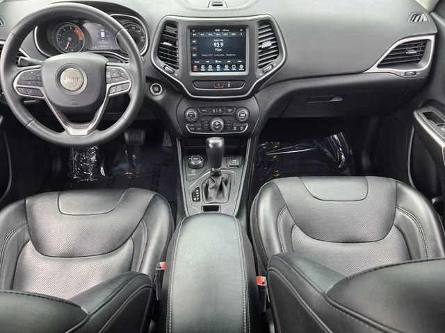 Used 2022 Gray Jeep Latitude Lux image 13