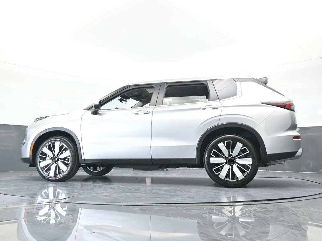 New 2026 Silver Alloy Mitsubishi SE image 58