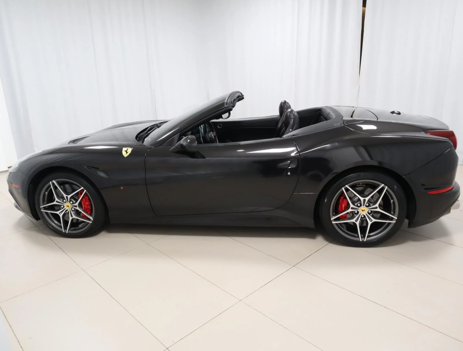 Used 2016 Nero Daytona Metallic Ferrari T 2dr Conv image 15