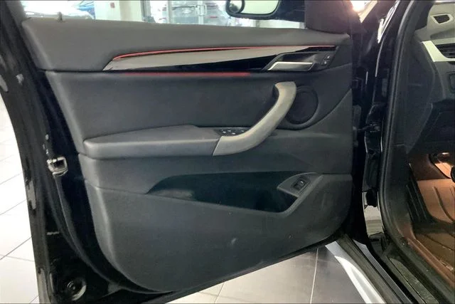 Used 2019 Jet Black BMW sDrive28i image 10