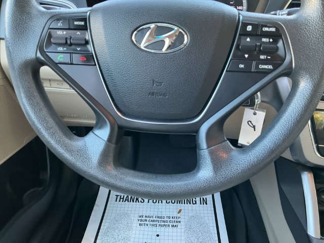 Used 2016 White Hyundai SE image 18