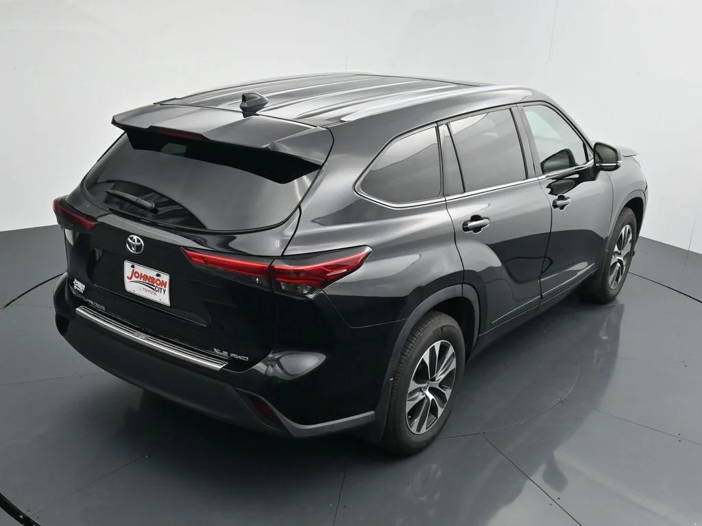 Used 2022 Black Toyota XLE image 24