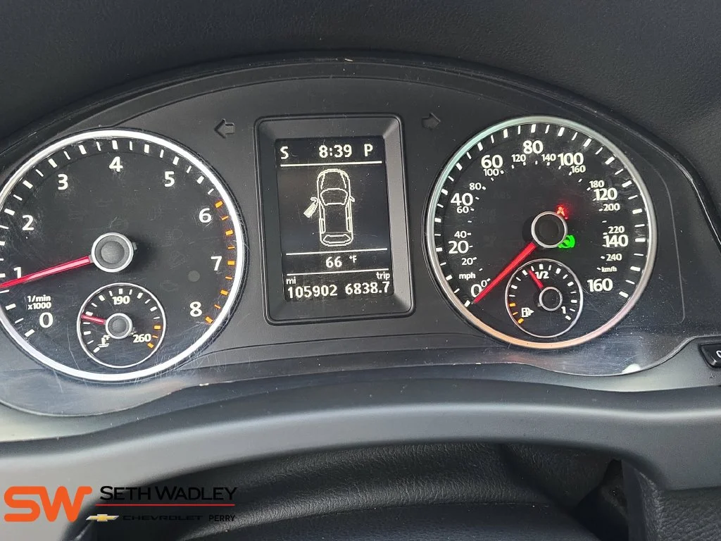 Used 2016 White Volkswagen SE image 18