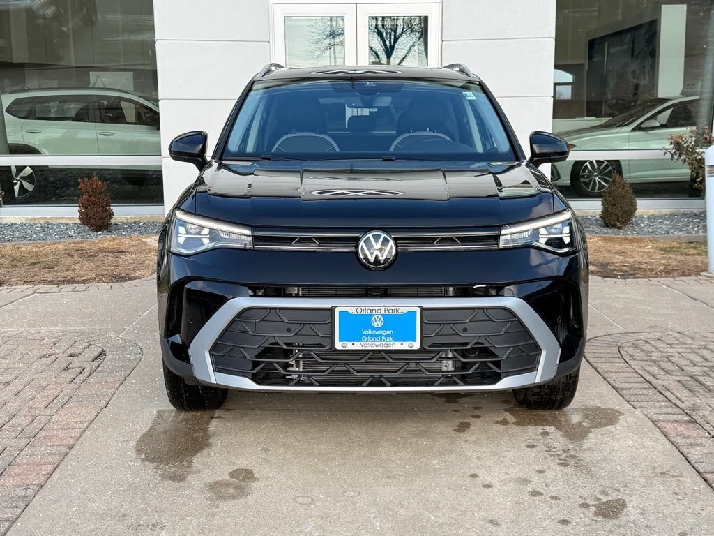 New 2026 Deep Black Pearl Volkswagen 1.5T SE image 3