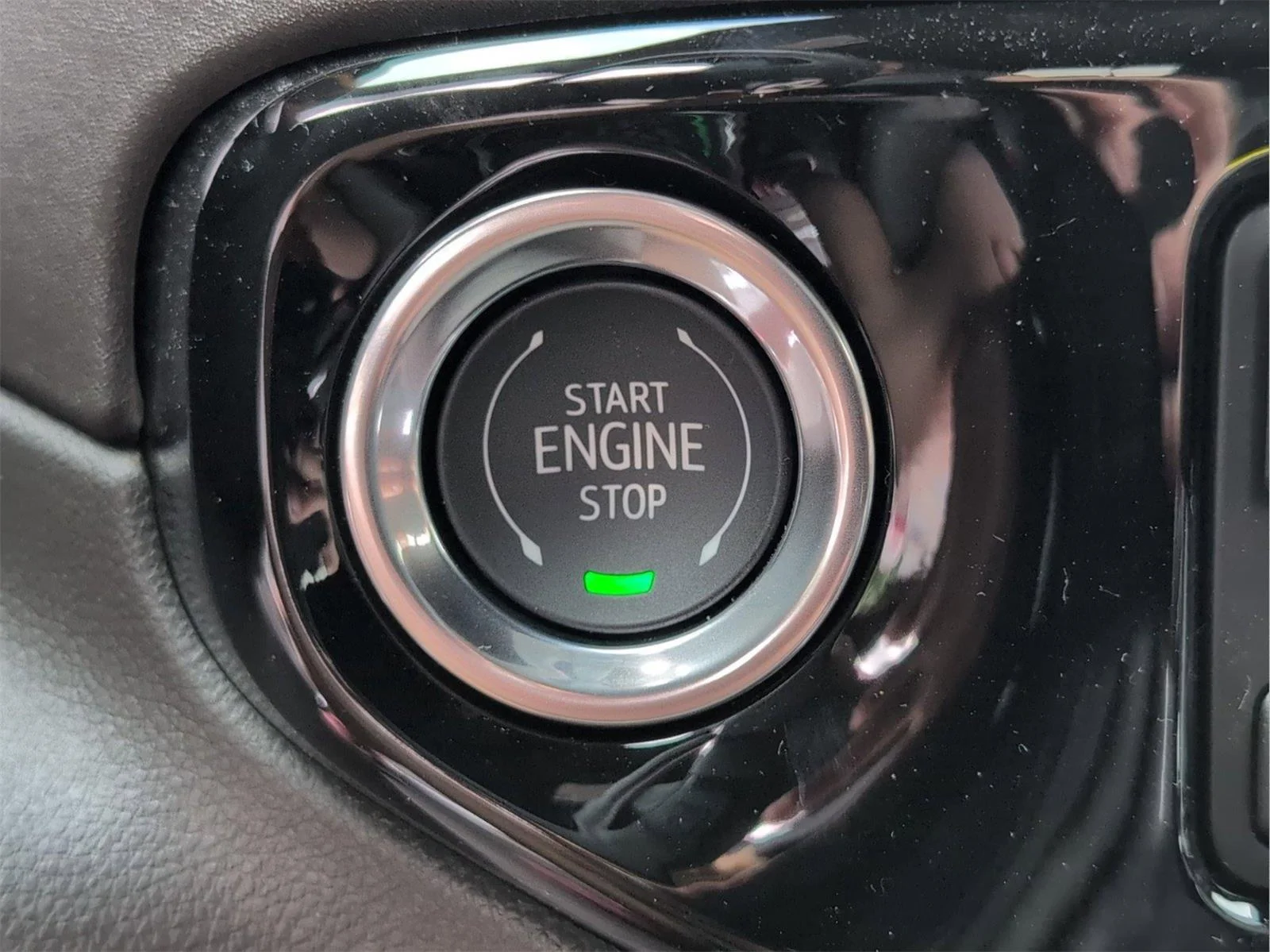 New 2026 Onyx Black GMC SLT image 9