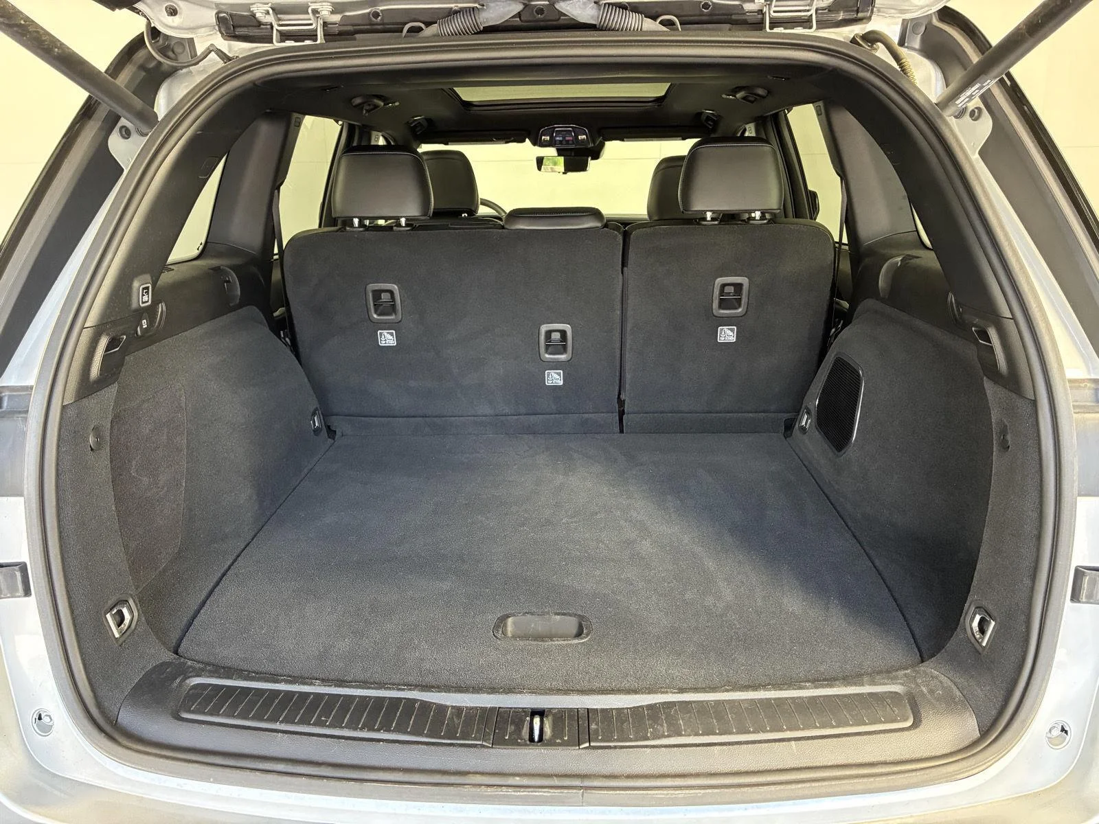 Used 2023 Silver Zynith Jeep Trailhawk image 9