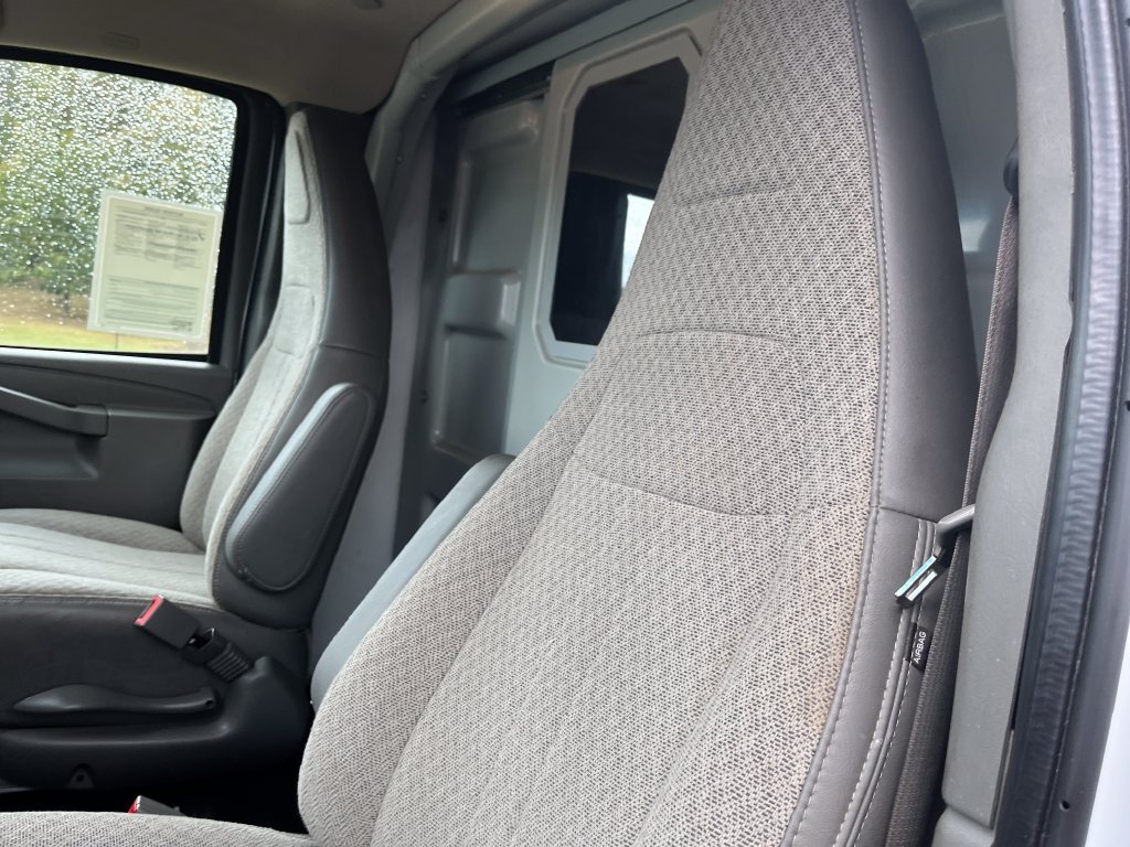 Used 2023 White GMC Work Van image 12