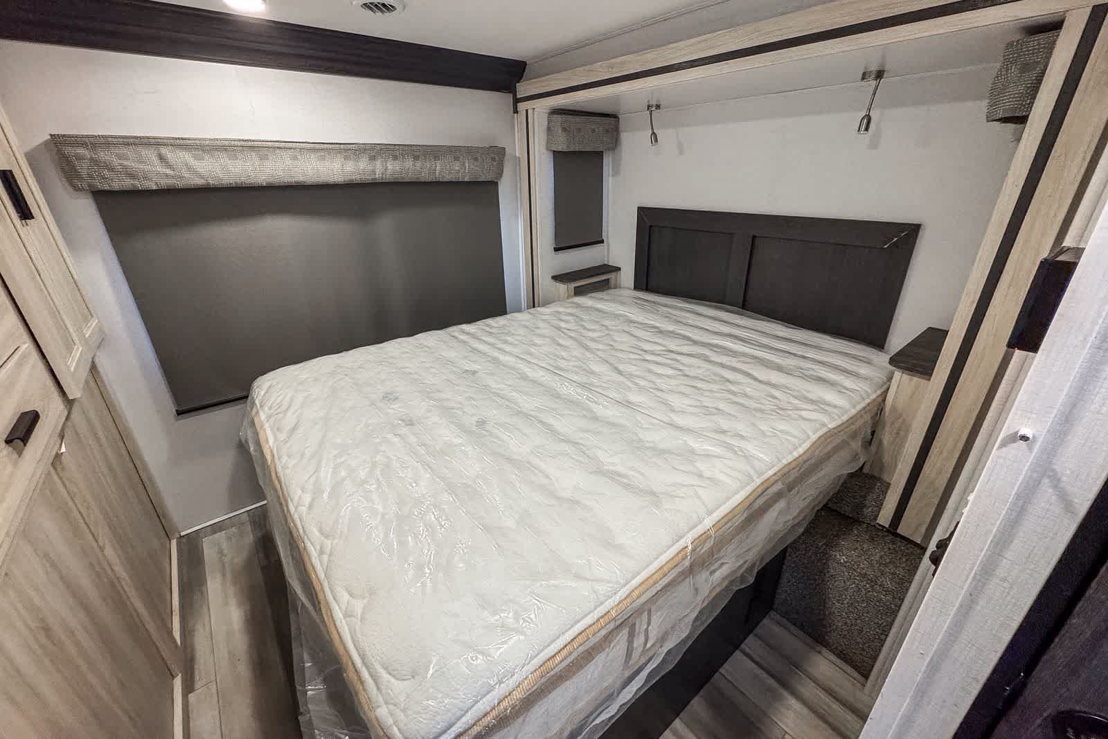 Used 2023 Oxford White Ford  image 18