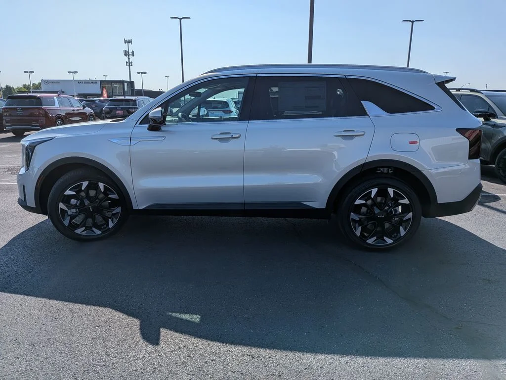 New 2026 Ivory Kia EX image 4