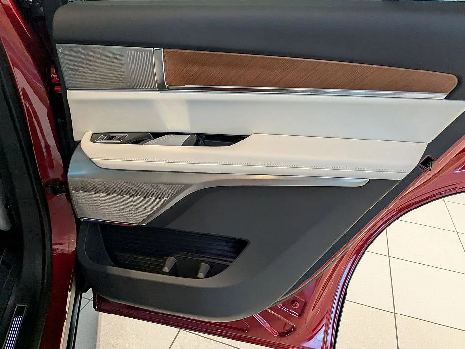 2026 Cadillac VISTIQ Luxury - Photo 30