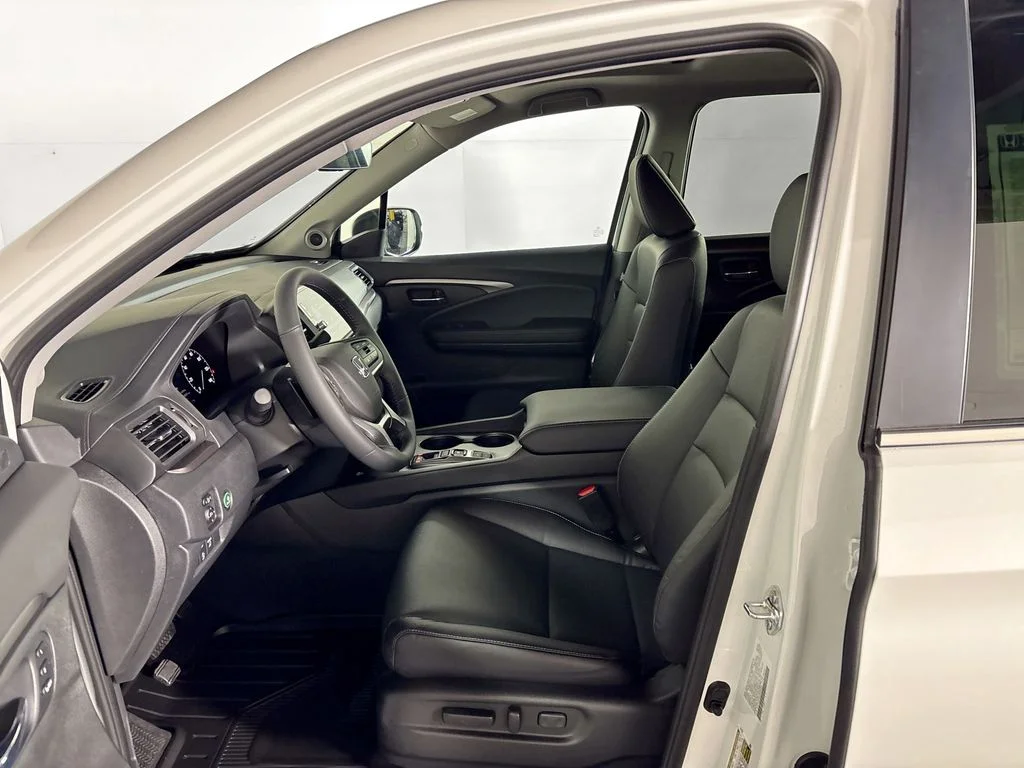 New 2026 Platinum White Pearl Honda RTL image 11