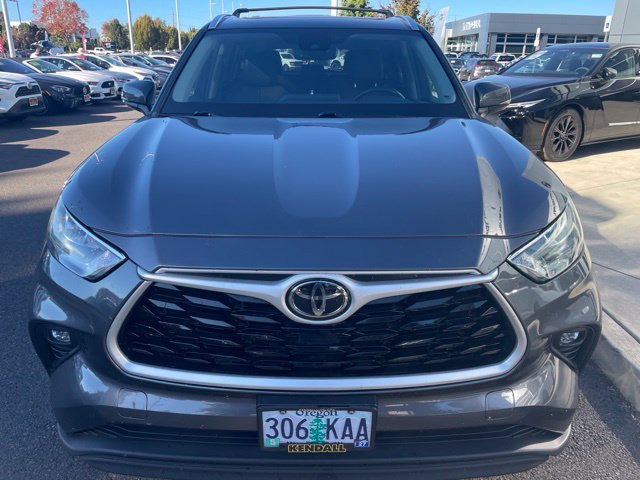 Used 2020 Gray Toyota XLE image 5