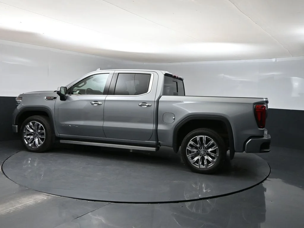 Used 2024 Silver GMC Denali image 4