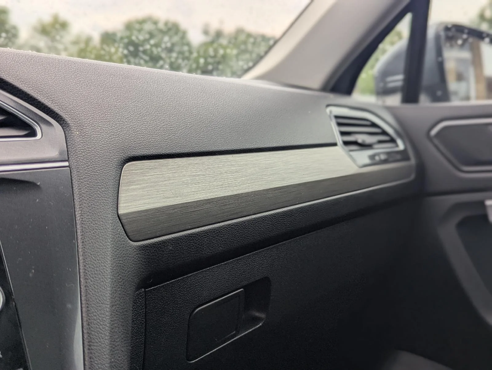 Used 2018 Platinum Gray Metallic Volkswagen SEL image 19