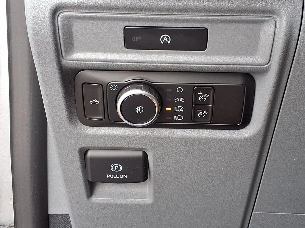 Used 2025 Silver Ford XLT image 14