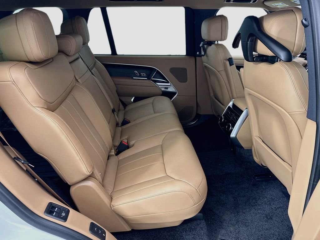 New 2026 Fuji White LAND ROVER SE LWB 7-Seats / V8 image 21