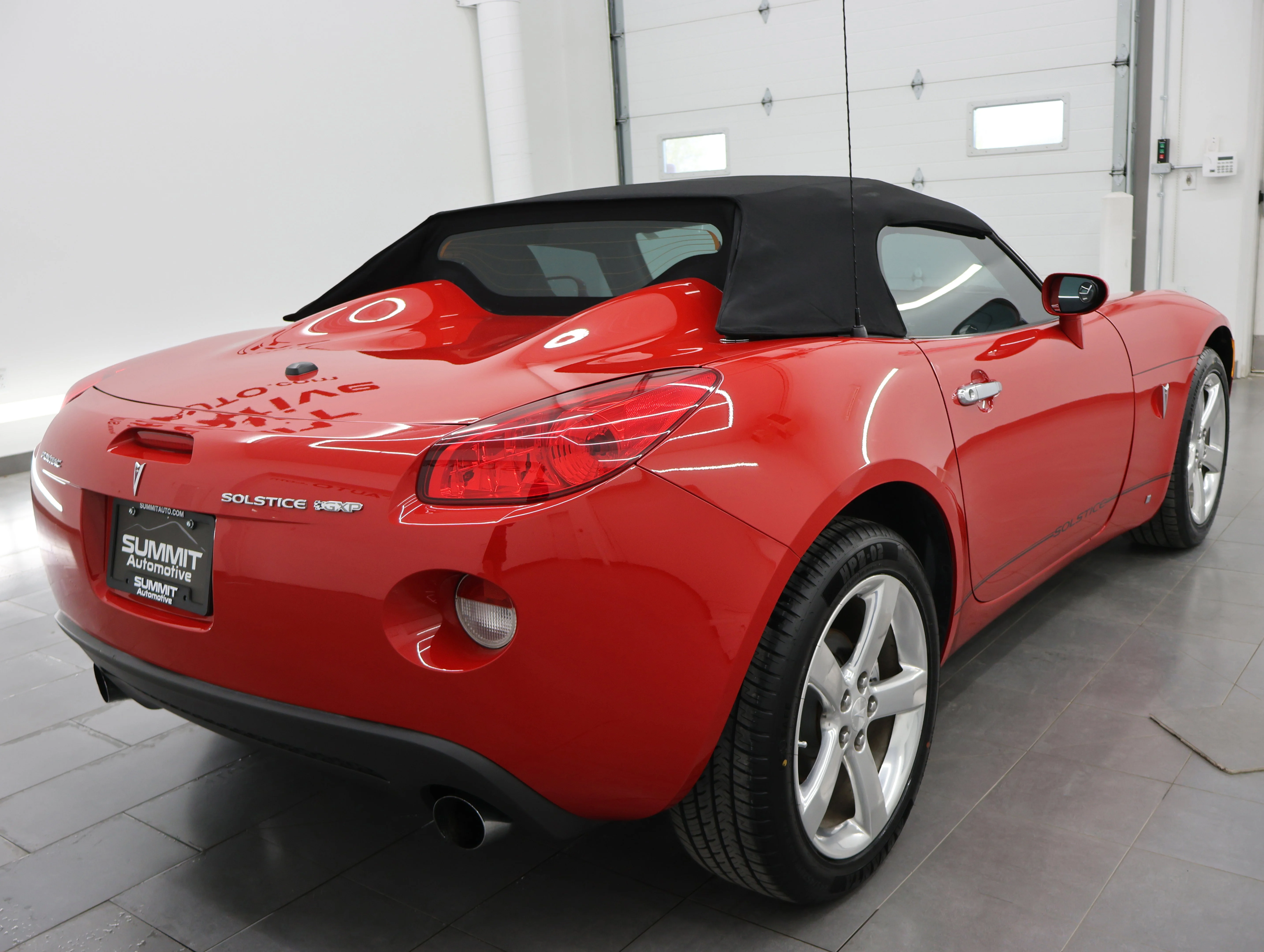 Used 2007 Aggressive (Victory Red) Pontiac GXP image 5