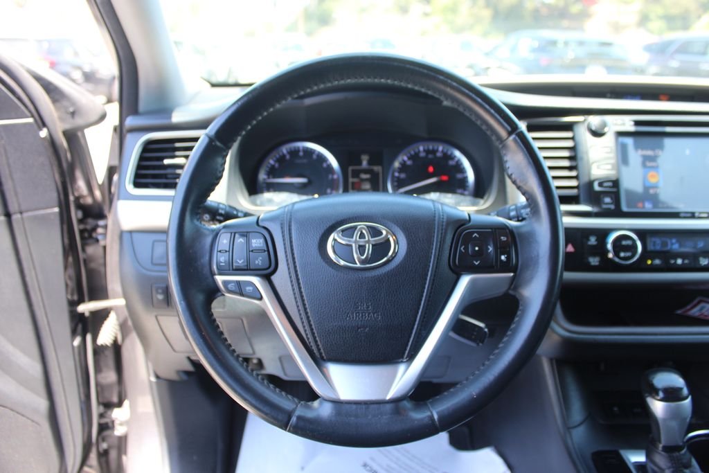 Used 2014 Gray Toyota Limited image 18