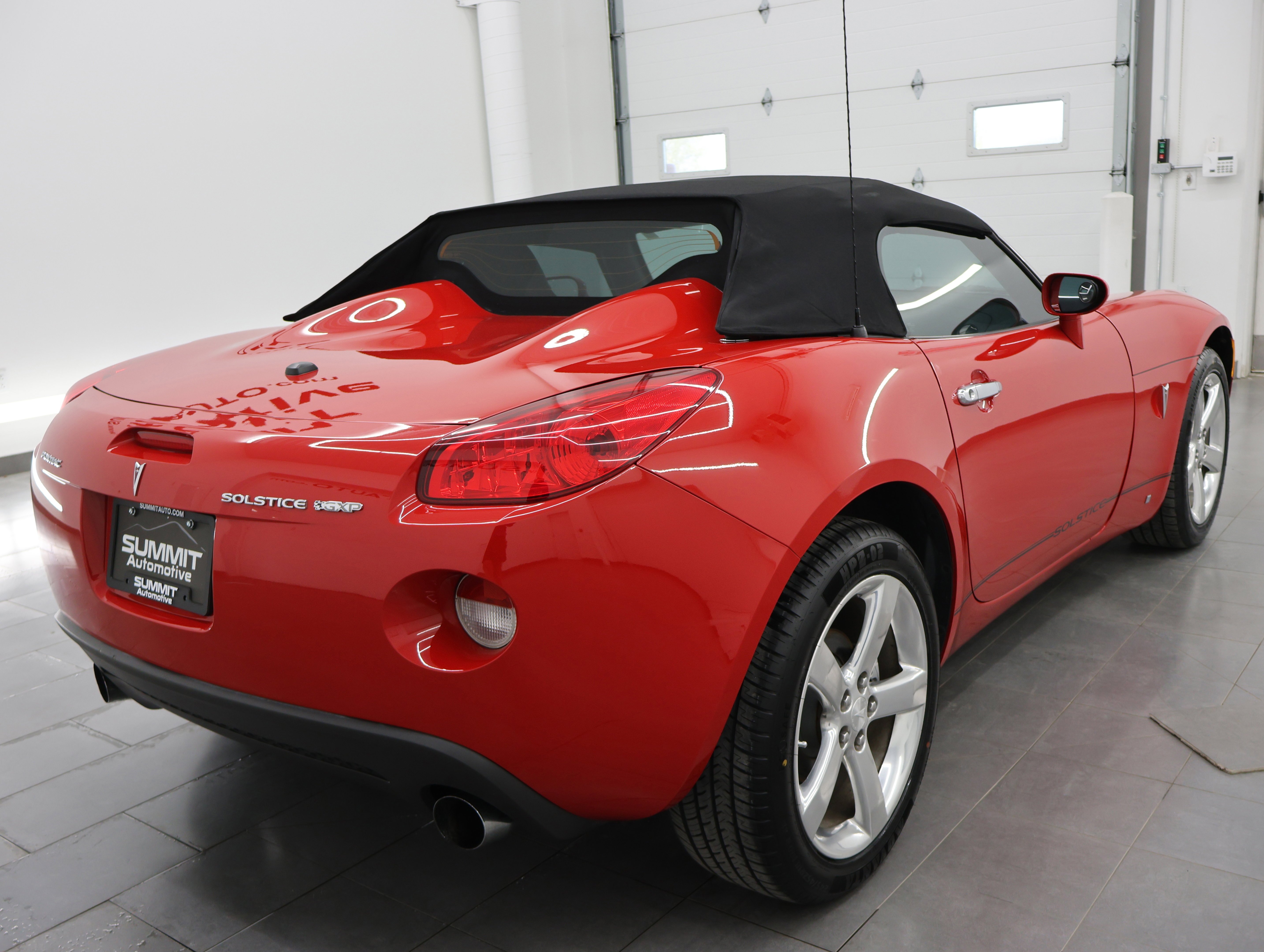 Used 2007 Aggressive (Victory Red) Pontiac GXP Convertible: GXP-CONVERTIBLE-5 SPEED STICK-BLACK LEATHER-LIKE NEW TIRES image 5